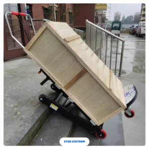 XE VẬN CHUYỂN LEO CẦU THANG NHÀ XƯỞNG: TĂNG TỐC DI CHUYỂN THIẾT BỊ 40% NĂM 2026